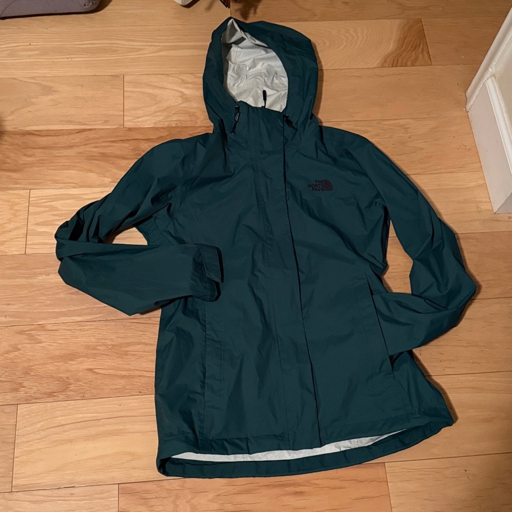 LIKE NEW The North Face Emerald Green Women's Hooded Rain Shell Hunter Green. XS